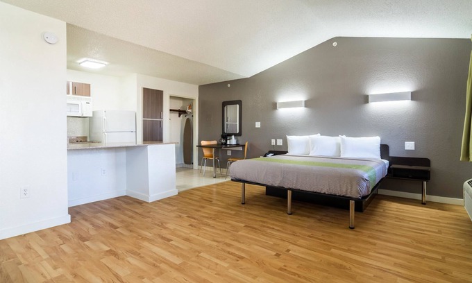 Plano Hotel | Studio 6 Plano, TX - Dallas - Plano Medical Center