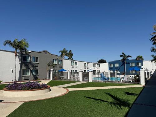 Harbor Hotel | Studio 6 Suites Carson, CA
