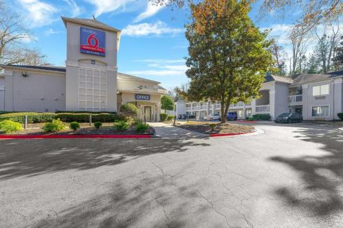 Tucker Hotel | Studio 6-Tucker, GA - Atlanta Northlake