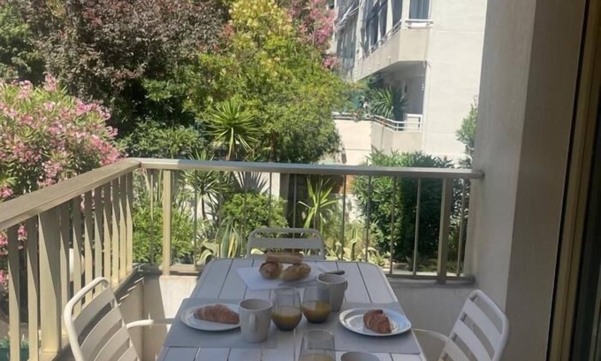 Cannes Apartment | Studio A/C with Balcony by Olidesi