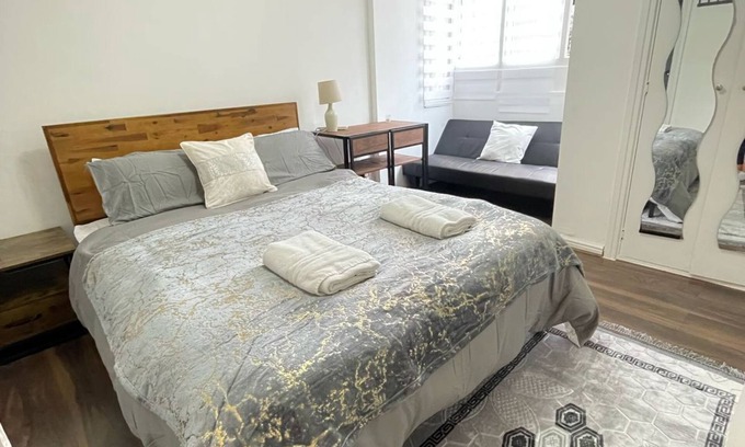Kilburn Apartment | Studio A– Elegant Chic Retreat Near London Landmarks