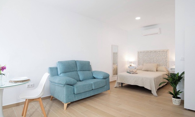 San Ambrosio Apartment | Studio Apartment 'Apartamentos Maria' with Wi-Fi and Air Conditioning