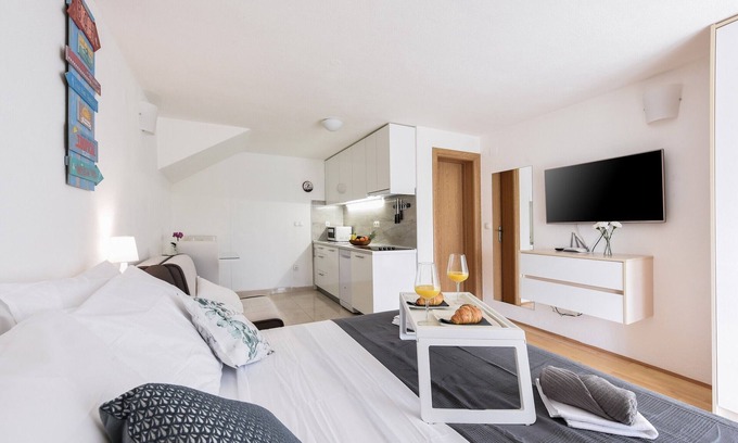 Sveti Petar Apartment | Studio apartment with garden view