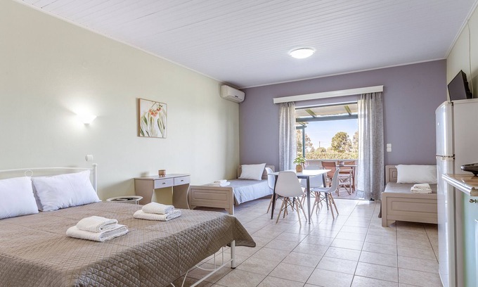 Kiparissia Apartment | Studio Apartment '4' with Private Terrace, Wi-Fi and Air Conditioning
