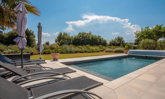 Lorgues Apartment | Studio Apartment '890' with Private Terrace, Wi-Fi and Air Conditioning