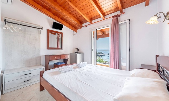Parga Apartment | Studio Apartment 'Alex Bar Apartment 11' with Sea View, Wi-Fi and Air Conditioning