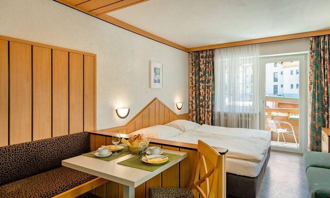 Kaprun Apartment | Studio Apartment 'Appartement Haus Voglreiter' with Mountain View, Shared Garden and Wi-Fi