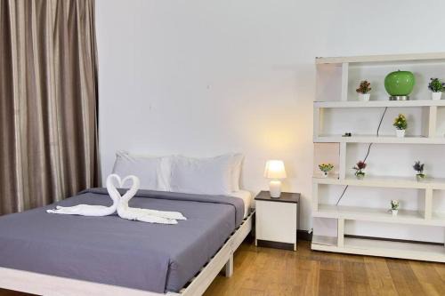Chow Kit Apartment | Studio apartment at Regalia Residence The Sky pool suites