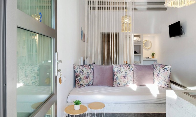 Merichas Apartment | Studio Apartment 'Calm Suites Kythnos 1' with Sea View, Wi-Fi and Air Conditioning