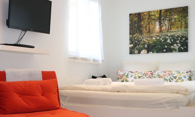 Loerrach Apartment | Studio Apartment 'Casa Stetten' with Shared Terrace and Wi-Fi