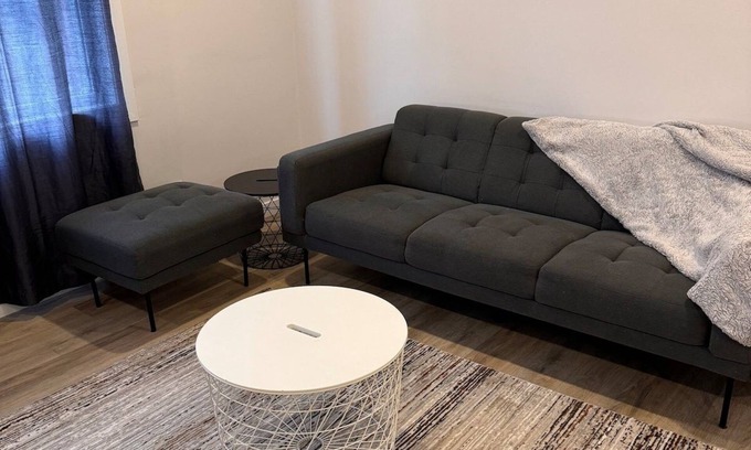 Walkerville Apartment | Studio Apartment | close to Windsor-Detroit Tunnel