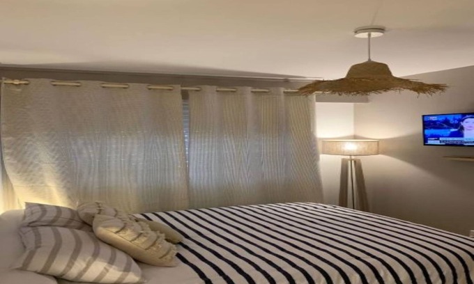 Fecamp Apartment | Studio-Apartment-Ensuite with Bath-Balcony