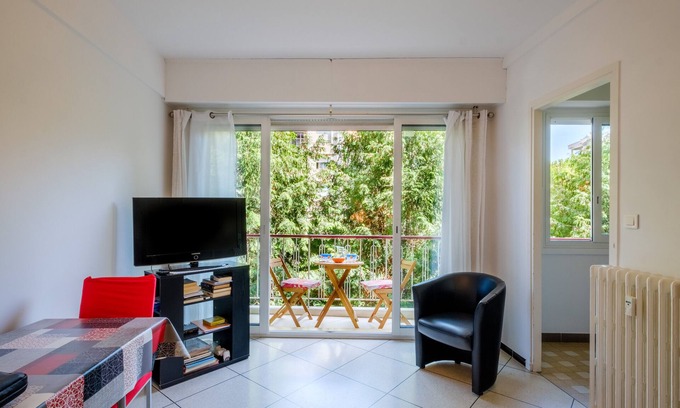 Cros-de-Cagnes Apartment | Studio Apartment 'En Bord De Mer' with Balcony and Wi-Fi