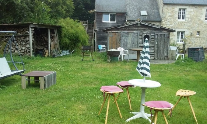 Broons Apartment | Studio Apartment 'Gite 2 Personnes Sauna Et Étang' with Shared Garden and Wi-Fi