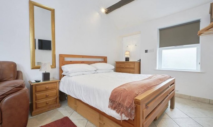 Keswick Apartment | Studio apartment In Central Keswick, With Patio Area