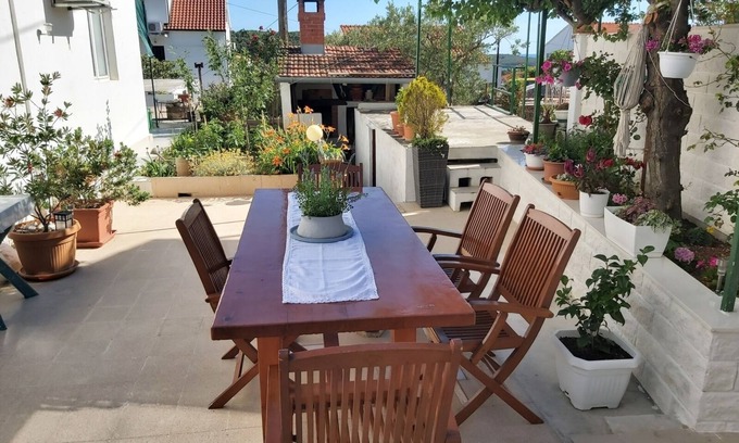 Hvar Old Town Apartment | Studio apartment in Hvar town with Terrace, Air condition, WIFI, Washing machine (4858-1)