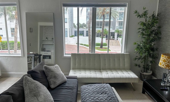 Mid Beach Apartment | Studio Apartment in Miami Beach