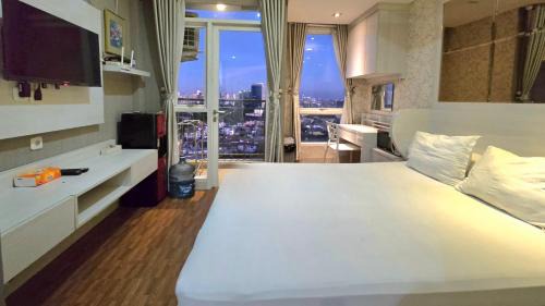 Old Jakarta Apartment | Studio Apartment JiExpo Kemayoran View -Min Stay 3 nights-