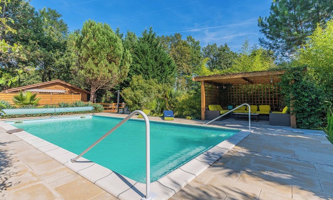 Saumos Apartment | Studio Apartment 'La Maisonnette En Bois' with Private Terrace and Private Garden