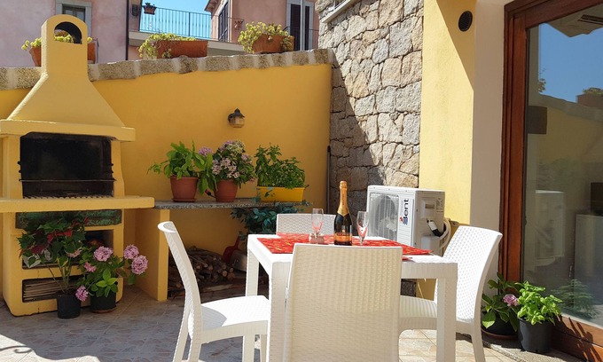 Badesi Apartment | Studio apartment Mare with barbecue, terrace in the centre of the village