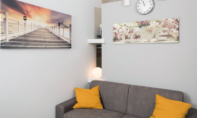 Chianchitta-Trappitello House | Studio Apartment "Monolocale Glicine" with Balcony & A/C