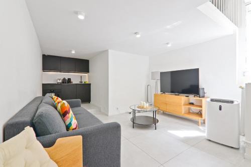 7th Arrondissement Apartment | Studio Apartment Near Eiffel Tower with NetFlix