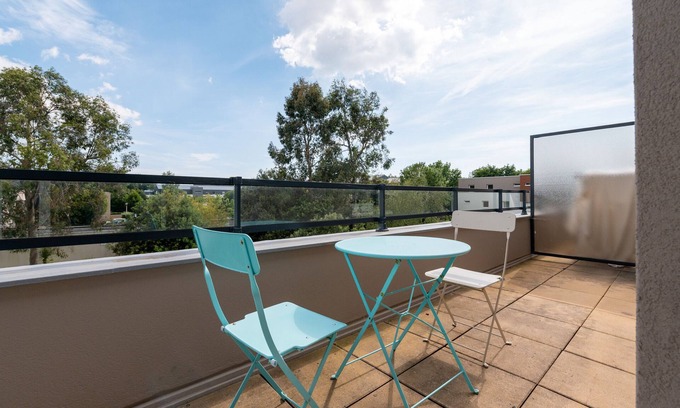 Vannes Apartment | Studio Apartment 'Proche Du Port De Vannes' with Private Terrace, Balcony and Wi-Fi