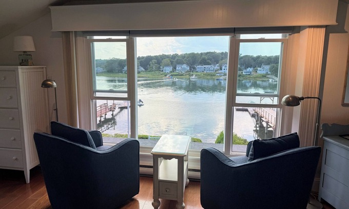 Cape Porpoise Apartment | Studio apartment with harbor views