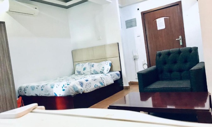 Upanga East Apartment | Studio Apartment with African Art,Pool,WiFi & Gym