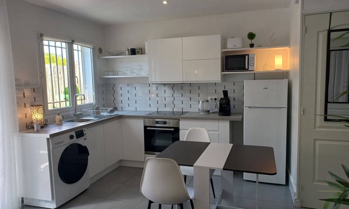 Bas-Vernet Apartment | Studio apartment with parking and outdoor area - 20 minutes from the beach