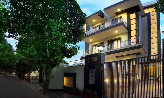 Sushant Lok Bed & Breakfast | Studio Apartment with kitchen and balcony near Huda City Metro, Gurgaon