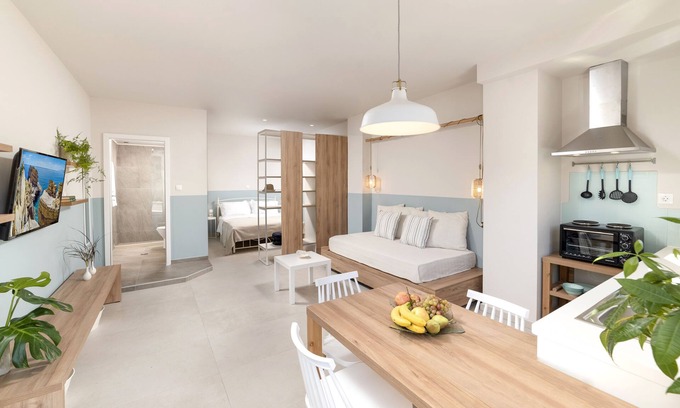 Stalida House | Studio appartment with patio by the coast