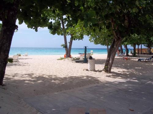 Negril Apartment | Studio Apt on 7 Mile Beach at Negril Beach Club