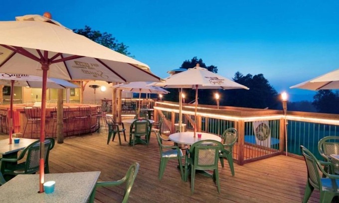 Cheat Lake Apartment | Studio at Lakeview Golf Resort w Indoor Pool & BBQ Area