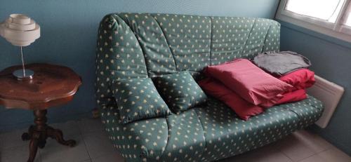 Peronnas Apartment | Studio au calme