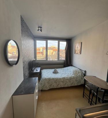 Faubourg Saint-Jacques Bed & Breakfast | Studio au coeur de Valence 25