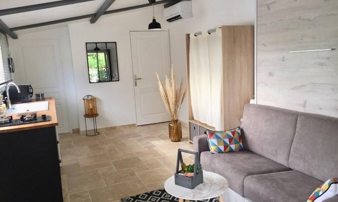 La Garde-Adhemar Apartment | Studio Aux Lauriers of Adhémar
