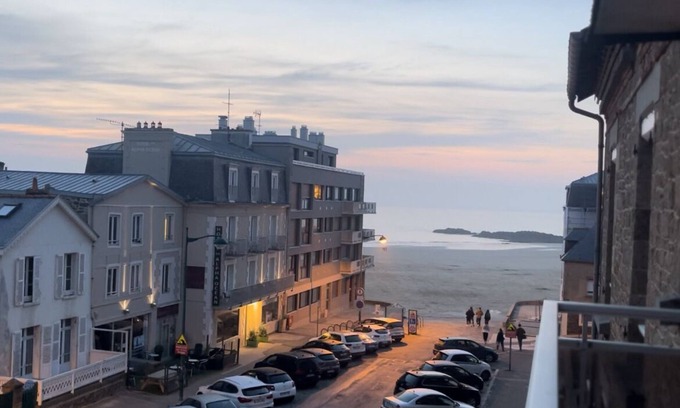 Parame Apartment | Studio Avec Balcon vue mer à 50m des Plages