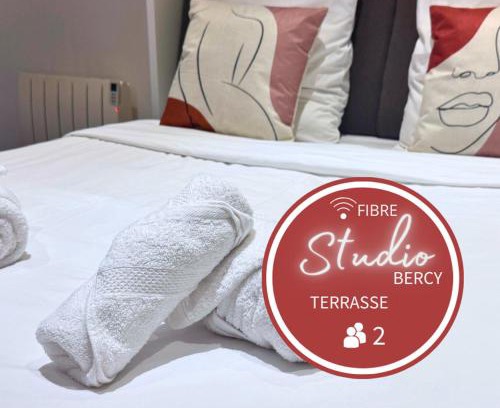 12th Arrondissement Apartment | Studio Bercy - Terrasse - Paris