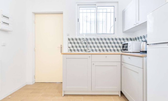 4th Arrondissement Apartment | Studio Blancarde 1