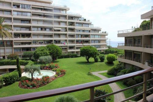 Cannes La Bocca Apartment | Studio bord de mer