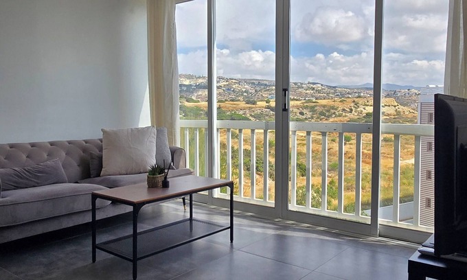 Agios Tychon Apartment | Studio by the sea - Studio apartment with a separate bedroom 50m from the beach