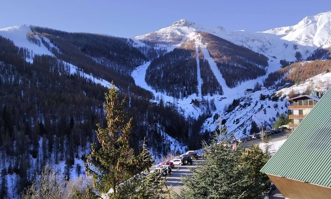 Saint-Etienne-de-Tinee Apartment | Studio Constellations d'Auron