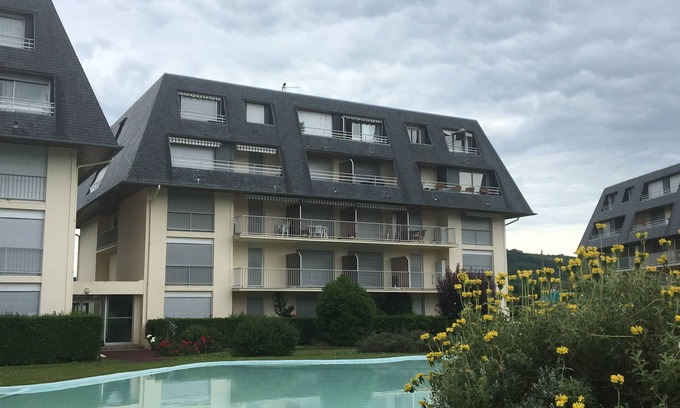 Houlgate Apartment | STUDIO Cabin 2 adults and 2 children age <= 14 years old (ID required