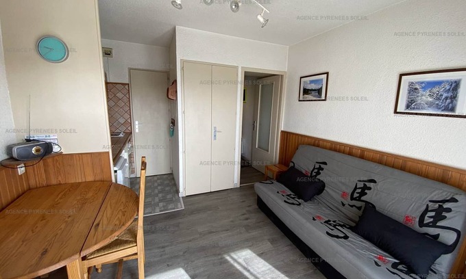 Les Angles Apartment | Studio cabin for 4, near slopes, balcony, elevator, central location