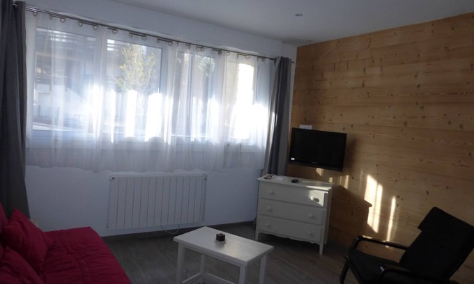 Le Sauze Apartment | Studio cabin in Sauze, near slopes, 4 sleeps