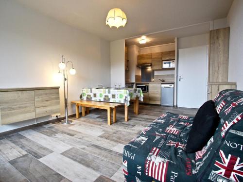 Chamrousse Apartment | Studio-cabine 4/5 pers. avec balcon sud, proche pistes et commerces, Chamrousse 1650 - FR-1-340-55