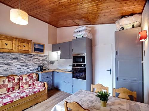Les Bruyeres Apartment | Studio cabine rénové 4 pers 24m², au pied des pistes, Les Menuires - FR-1-178-183