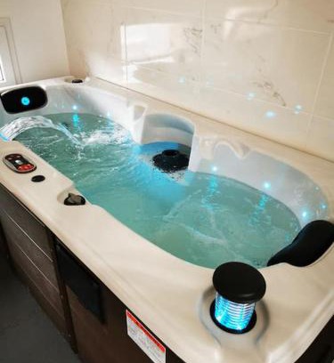 Lachapelle-sous-Aubenas Apartment | Studio calme, élégant équipé d'un jacuzzi privatif
