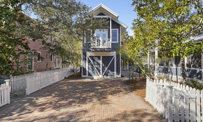 Seaside Cottage | Studio Carriage House In Seaside, FL- Great Location! + 2 Adult Bikes!